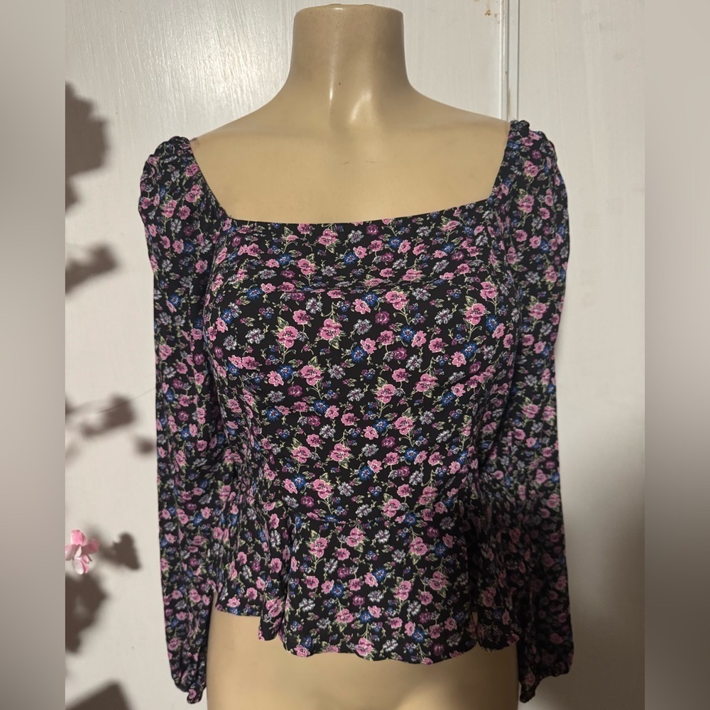 Francesca’s puff sleeve floral top